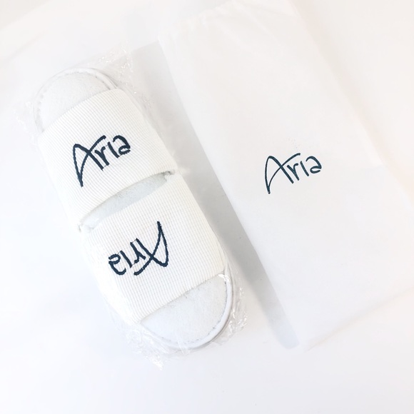 Aria hotel house slippers white travel dust bag - Picture 3 of 3